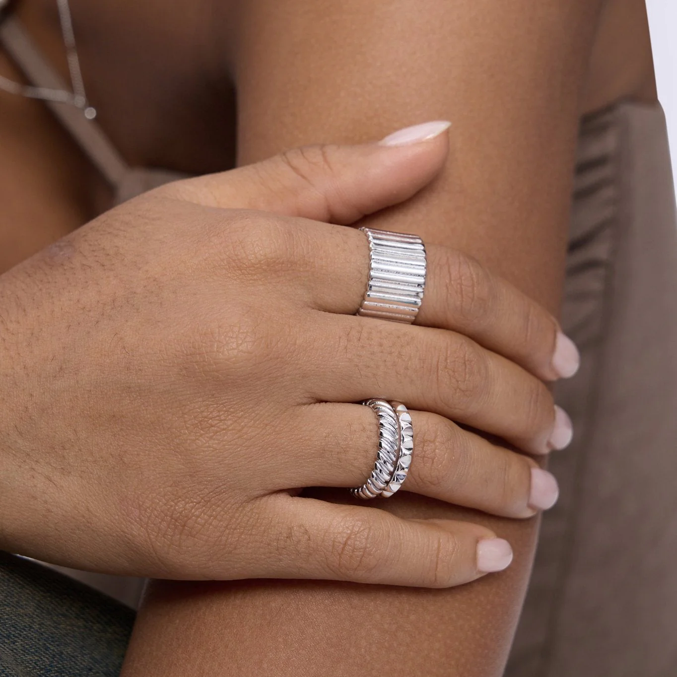 Bold Fluted Band Ring - Image 3